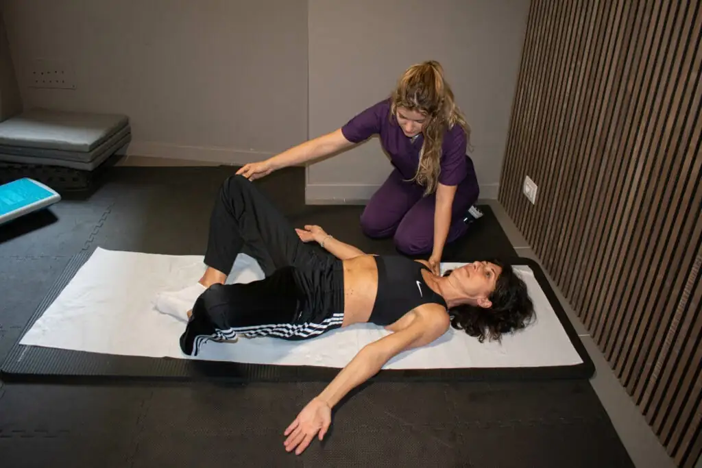 Osteopatia: guida completa ai benefici, trattamenti e costi