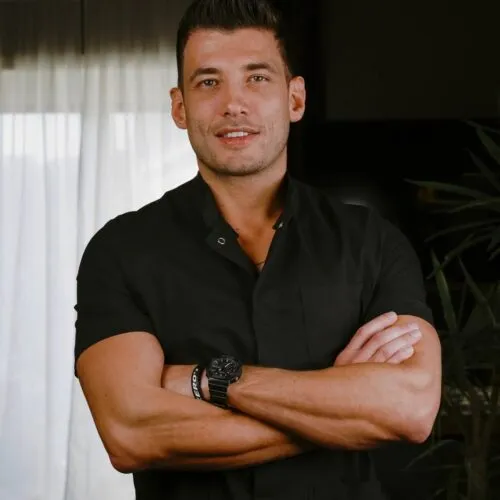 Osteopata a Milano specializzato in cervicale, ernia del disco e acufeni – Dr. Alessandro Carollo